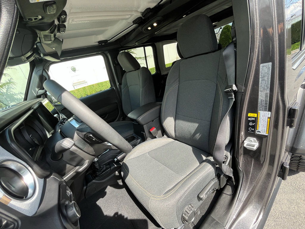 Used 2025 Jeep Wrangler Sahara image 18