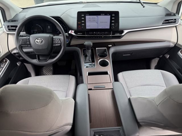 Used 2023 Toyota Sienna LE FWD image 10