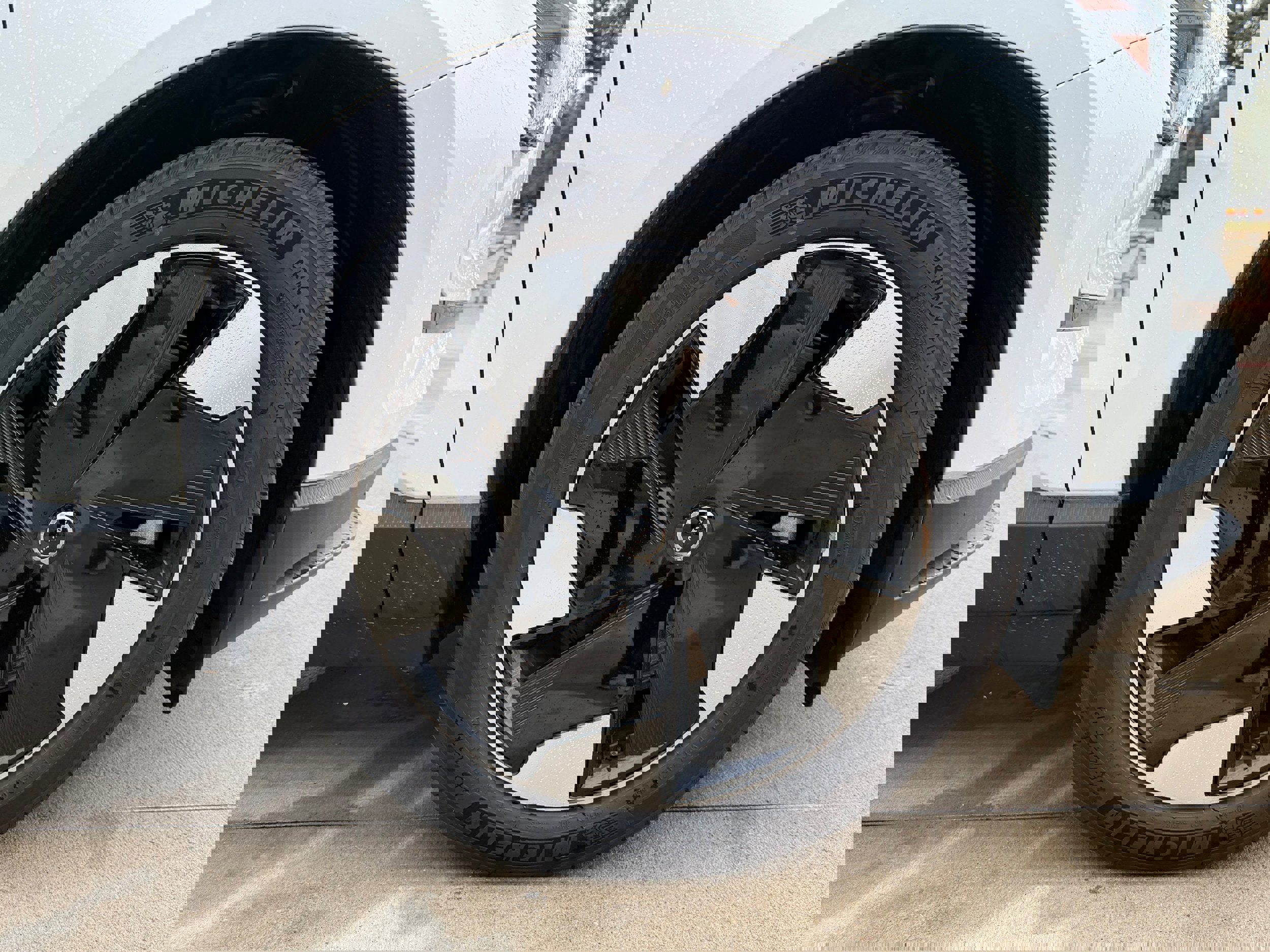 Certified 2025 Volvo EX30 Plus w/ Climate Package image 9