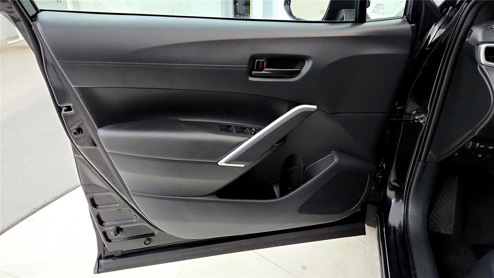Certified 2024 Toyota Corolla Cross SE w/ Moonroof Package image 22