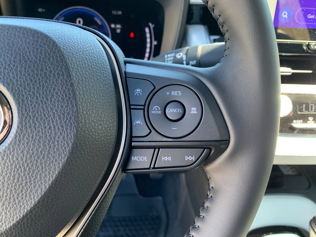 Used 2025 Toyota Corolla SE w/ SE Premium Package image 30