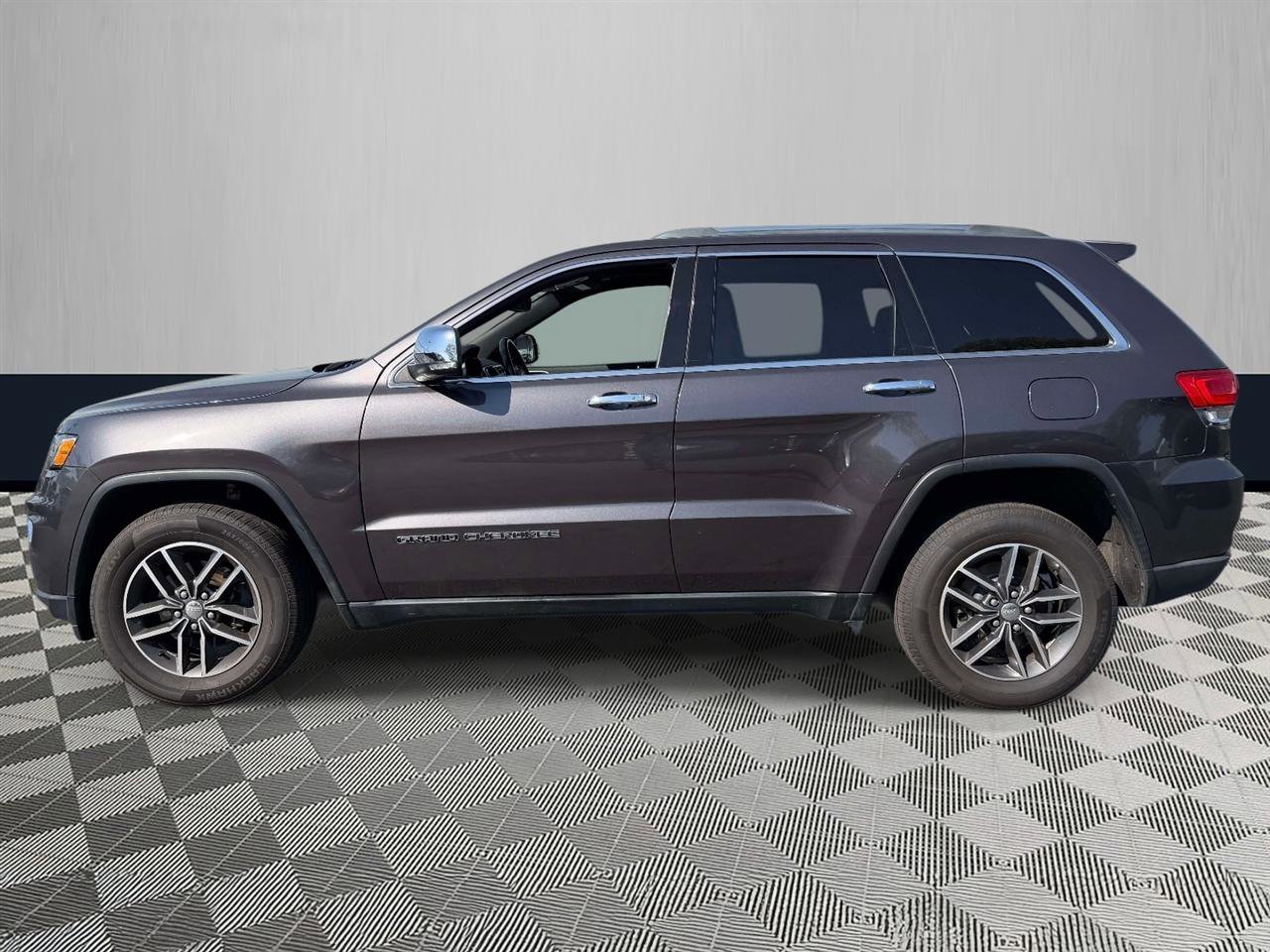 Used 2018 Jeep Grand Cherokee Limited AWD/4WD image 3