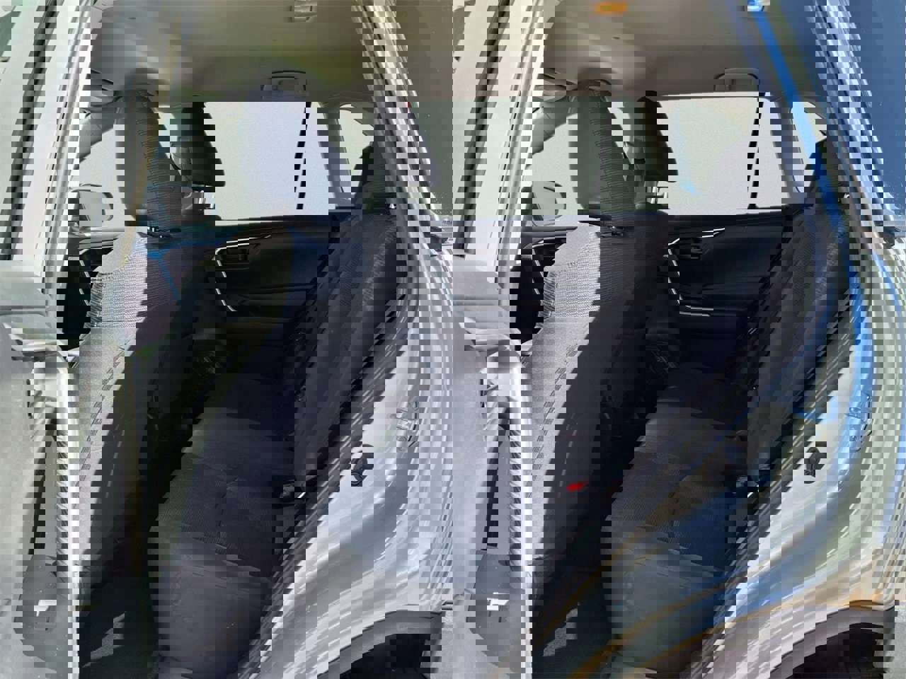 Used 2020 Toyota RAV4 LE image 9