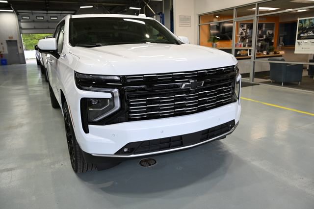 New 2026 Chevrolet Suburban High Country AWD/4WD image 3