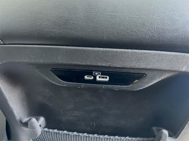 Used 2023 Chrysler Pacifica Touring-L FWD image 19