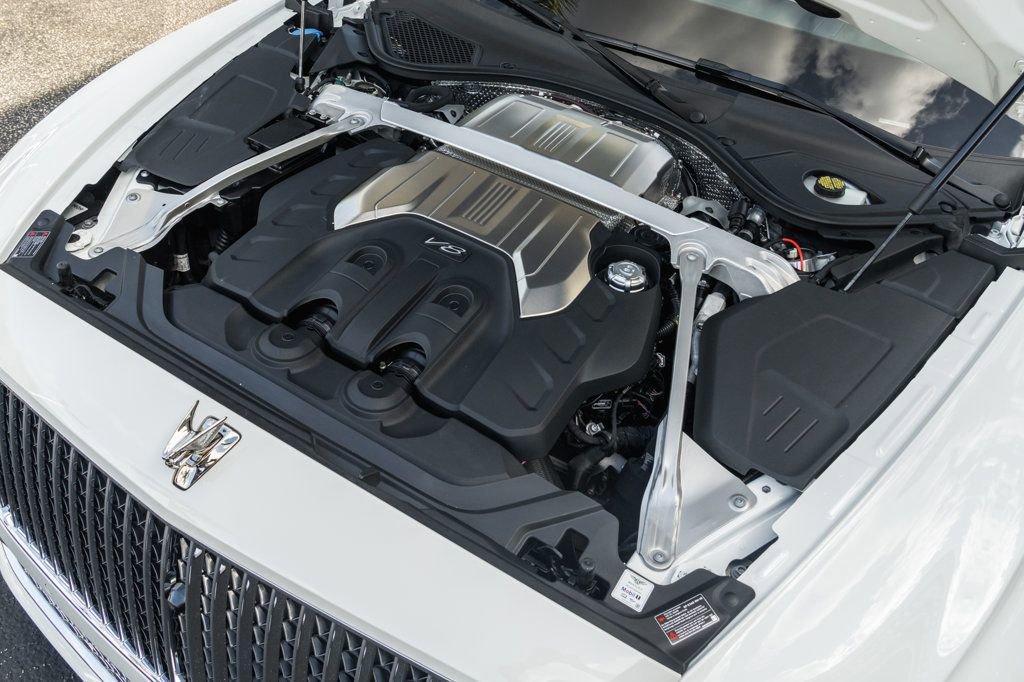 Used 2023 Bentley Flying Spur Azure image 34