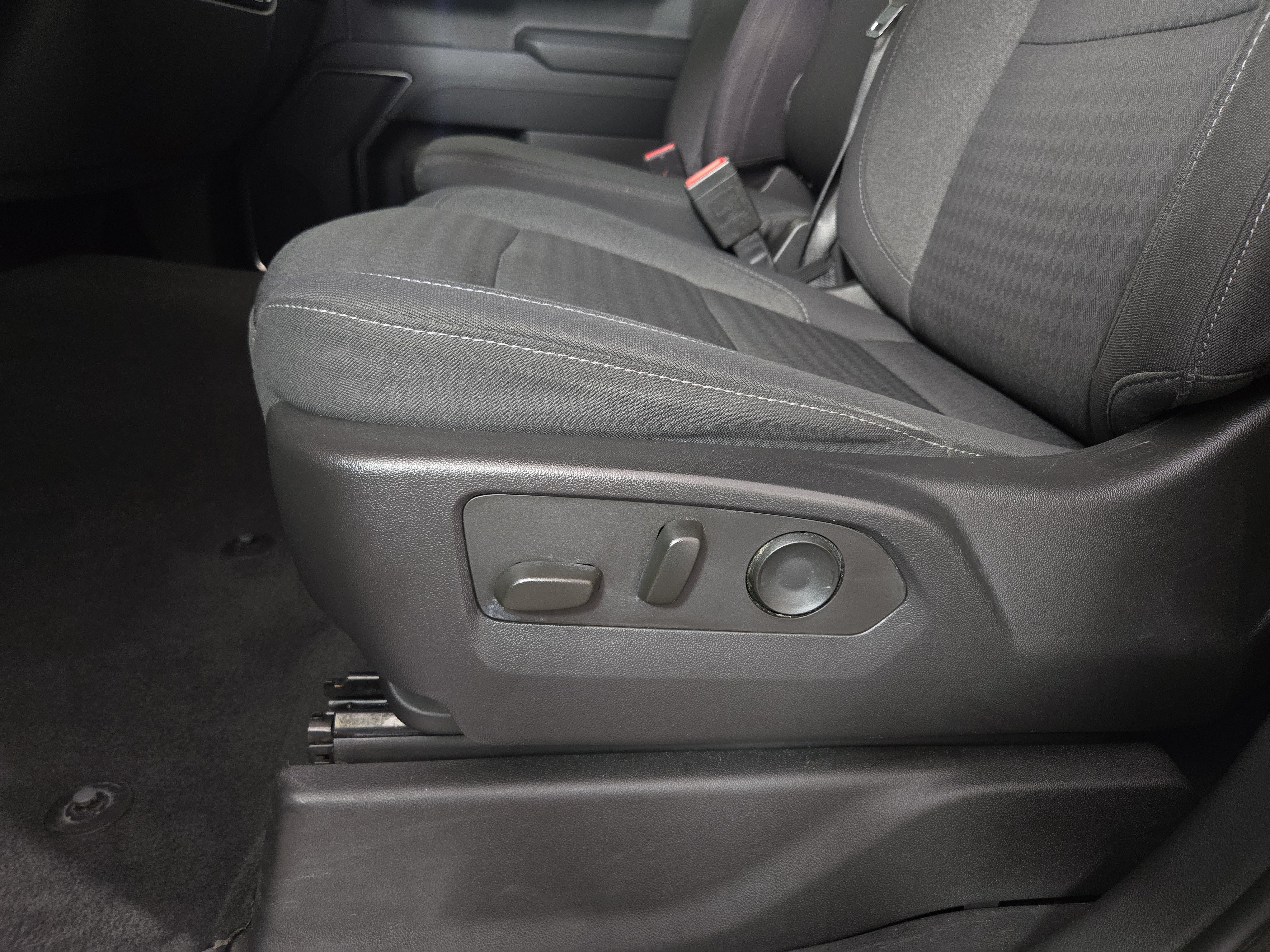 Certified 2023 Chevrolet Silverado 1500 LT AWD/4WD image 31