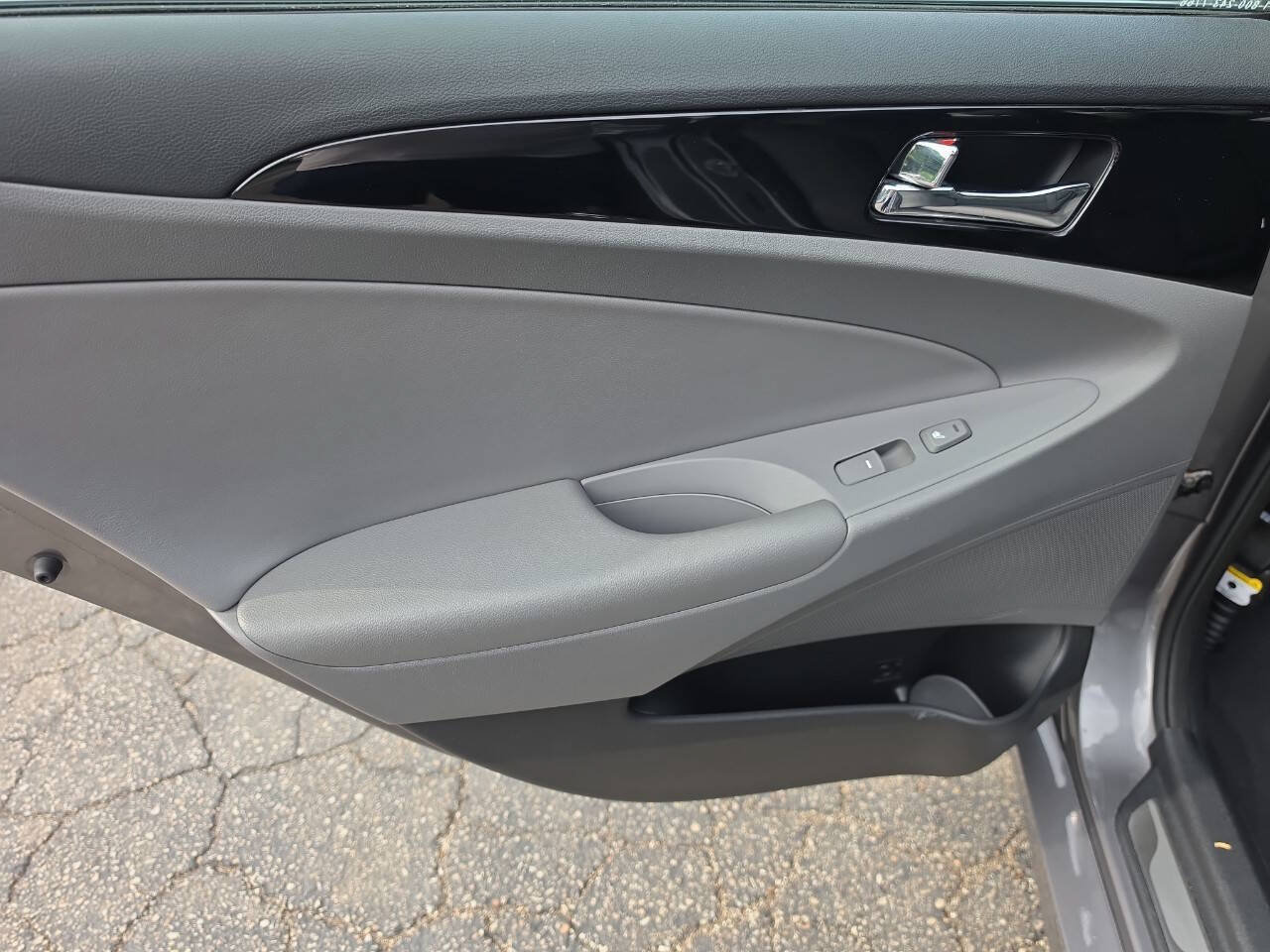 Used 2012 Hyundai Sonata Limited FWD image 10