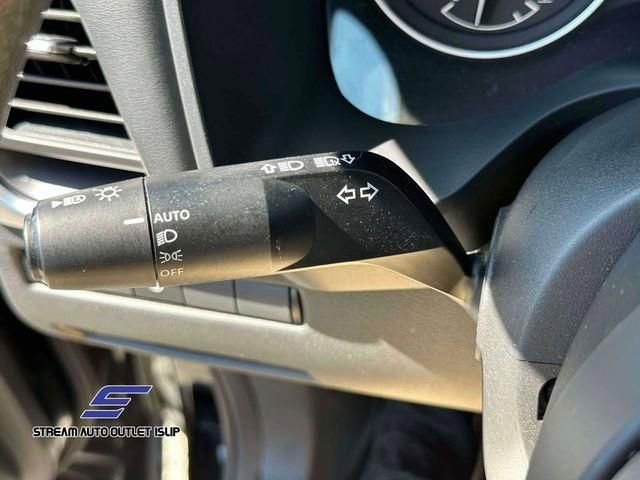 Used 2024 Nissan Rogue SV image 24