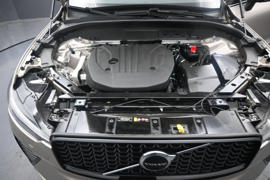 Certified 2024 Volvo XC60 B5 Plus AWD/4WD image 13