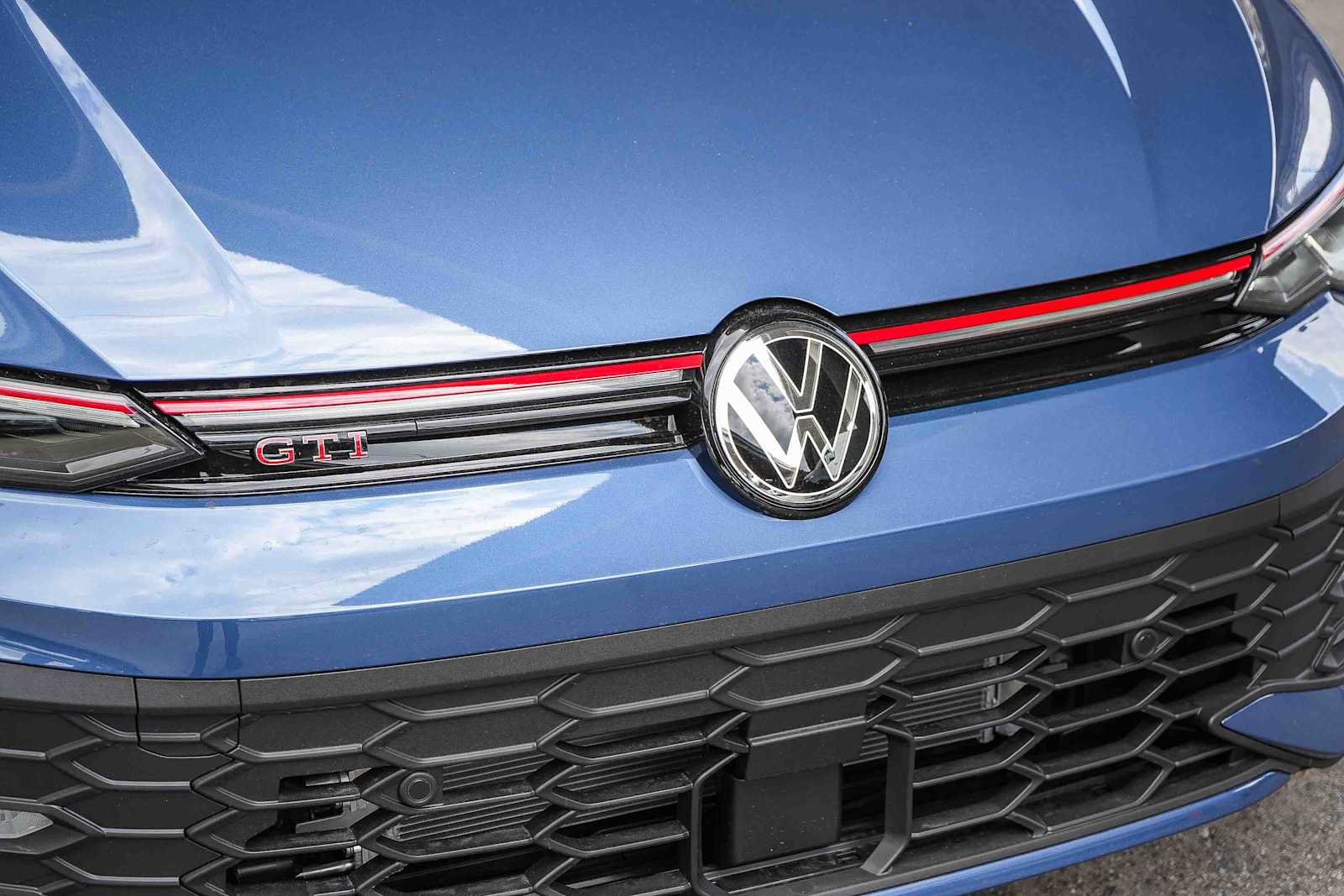 New 2026 Volkswagen GTI SE FWD image 5