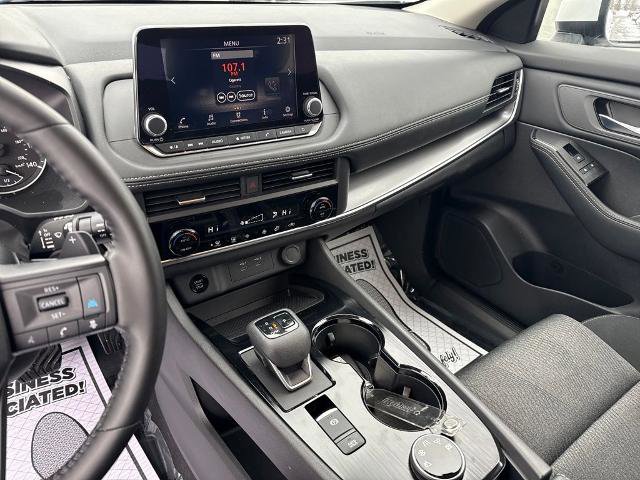 Certified 2025 Nissan Rogue SV image 27