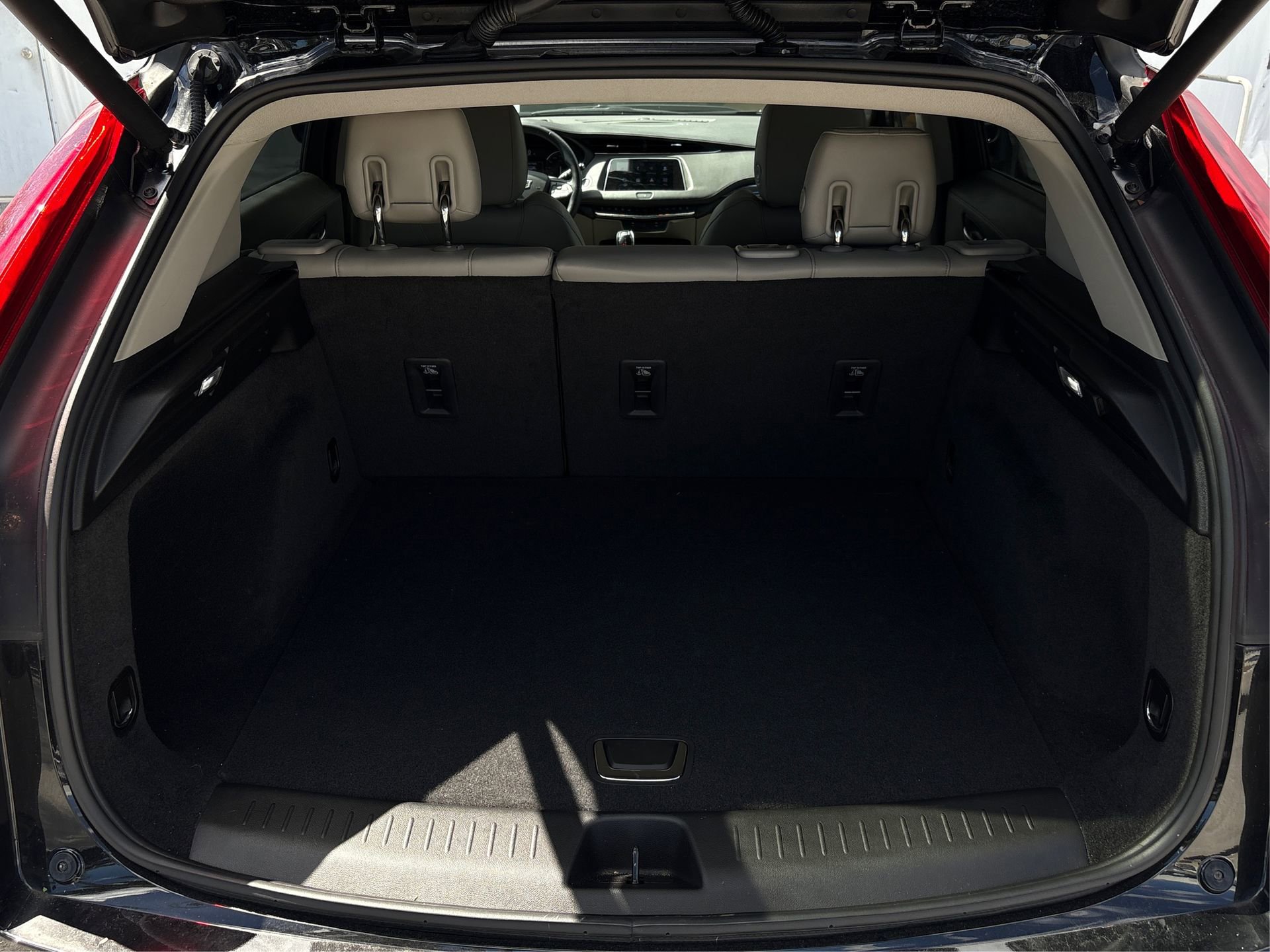 Certified 2023 Cadillac XT4 Luxury w/ Driver Awareness Package image 13