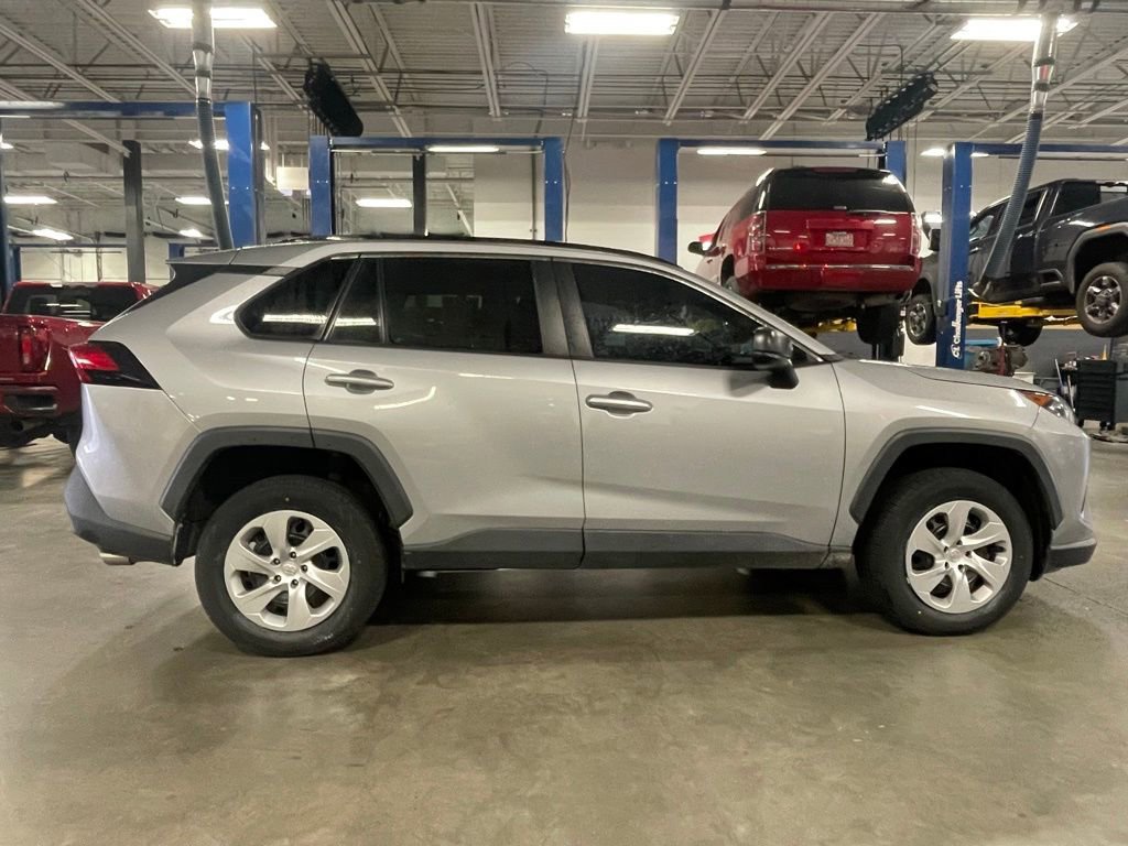 Used 2021 Toyota RAV4 LE image 9