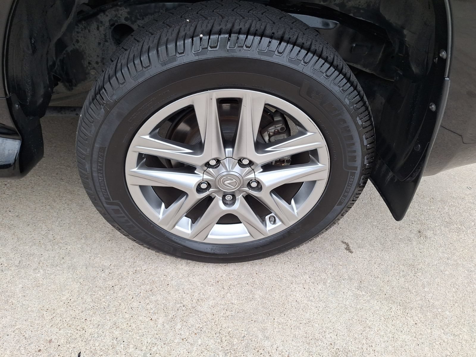 Used 2013 Lexus LX 570 4WD w/ Luxury Pkg image 11