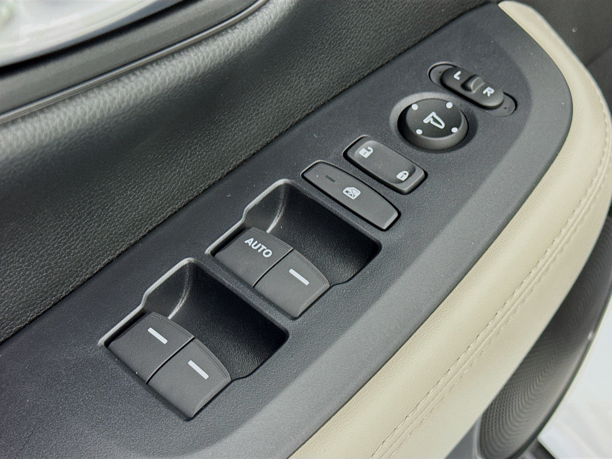 New 2027 Honda HR-V LX image 17