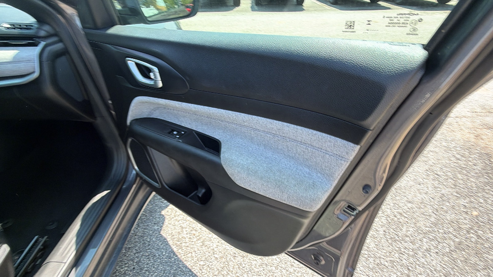 Used 2024 Jeep Compass Latitude AWD/4WD image 18