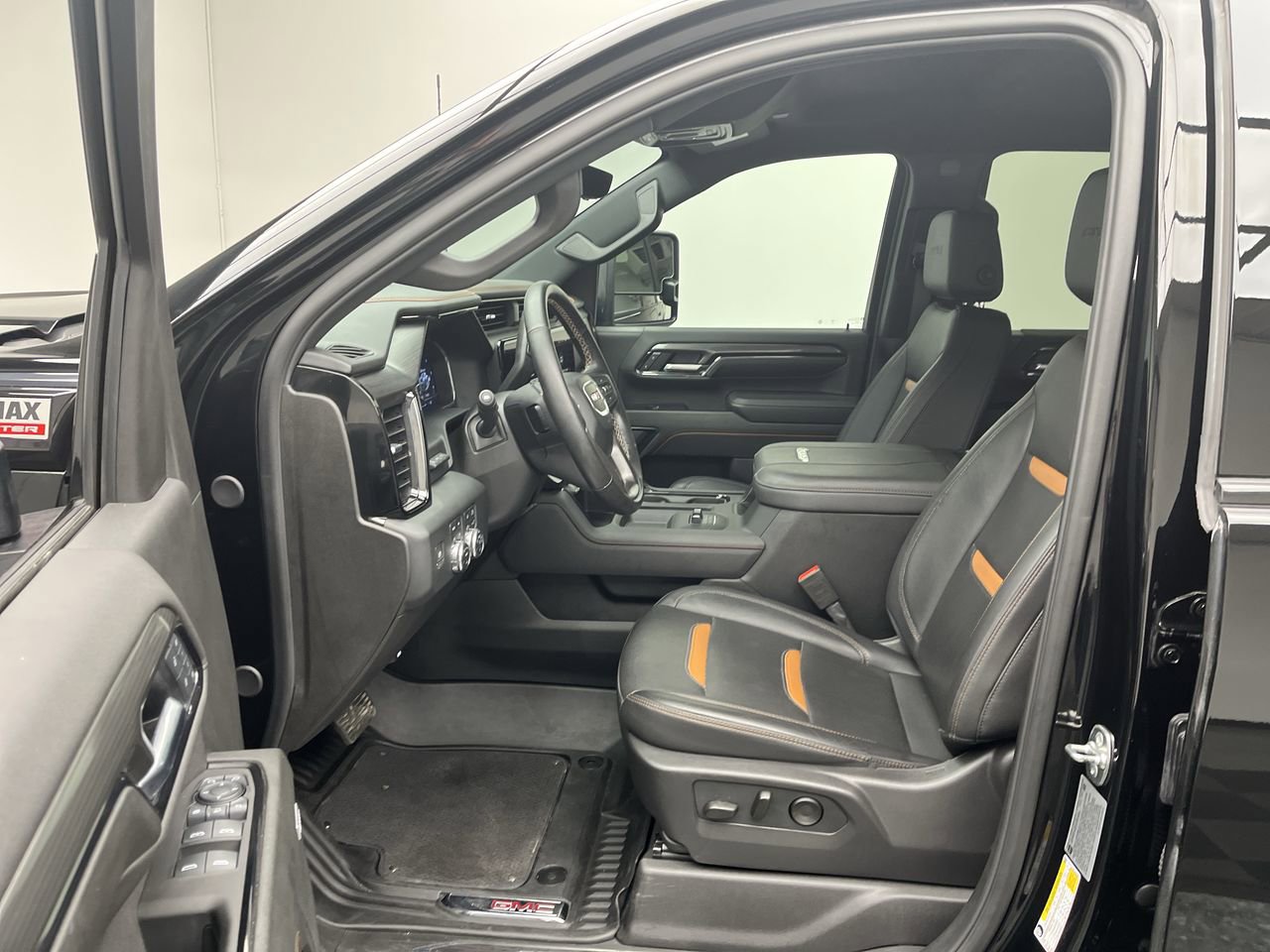 Certified 2025 GMC Sierra 2500 AT4 w/ Technology Package AWD/4WD image 3