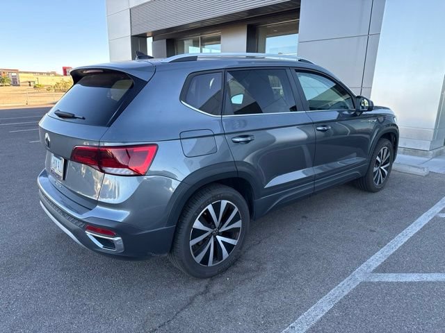 Used 2022 Volkswagen Taos SE FWD image 4