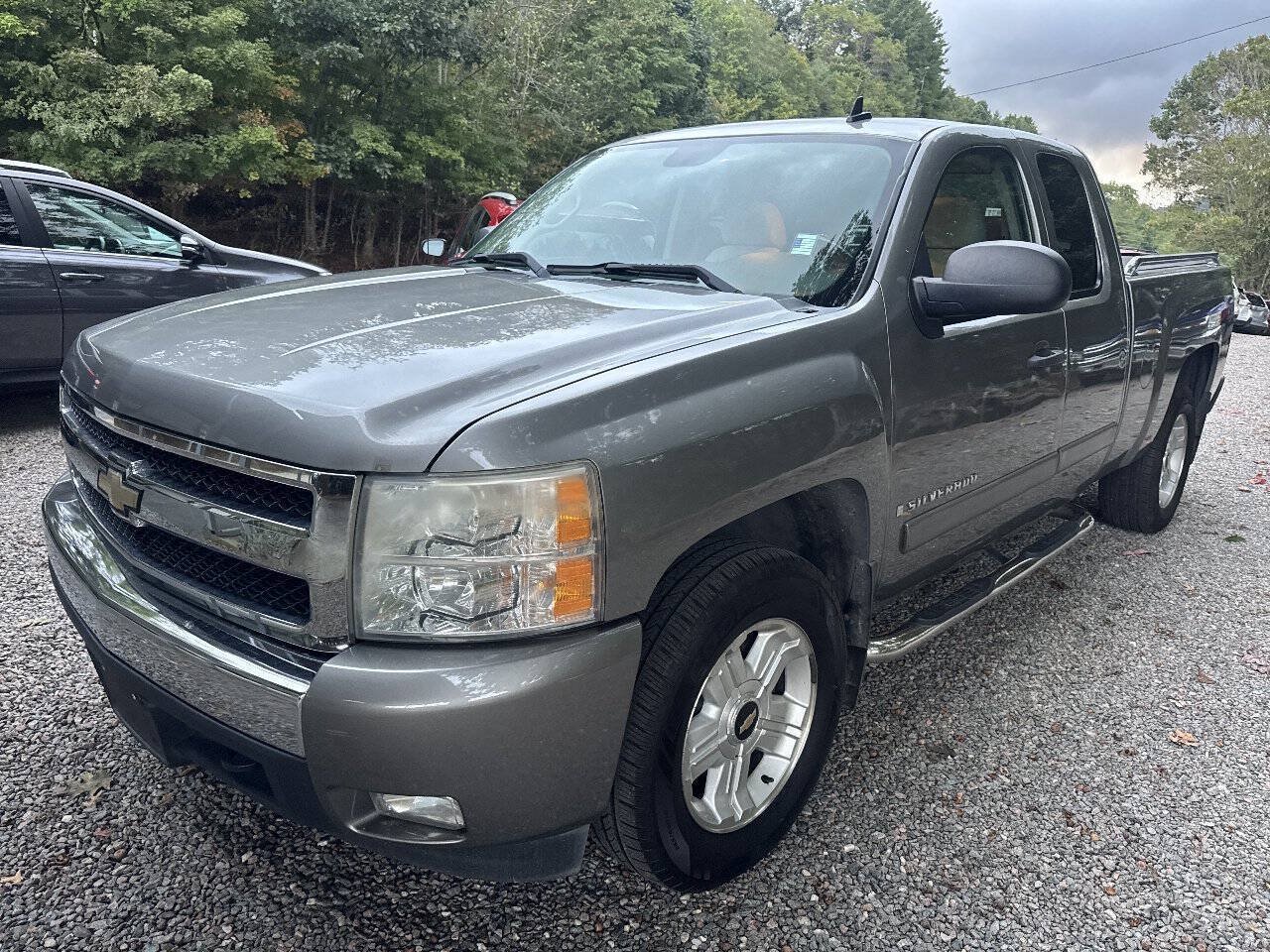 Used 2007 Chevrolet Silverado 1500 LT w/ 1LT Convenience Package AWD/4WD image 1