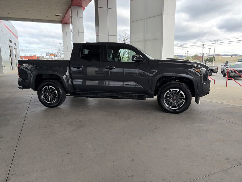 Certified 2025 Toyota Tacoma TRD Sport AWD/4WD image 4