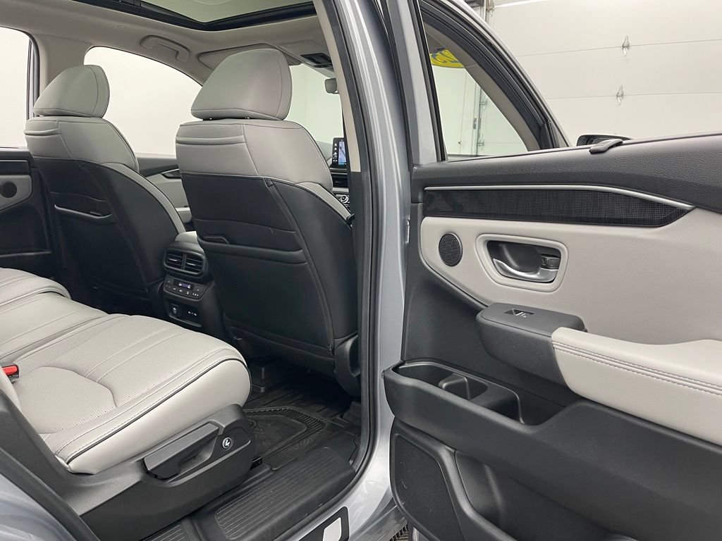 Used 2025 Honda Pilot Elite image 37
