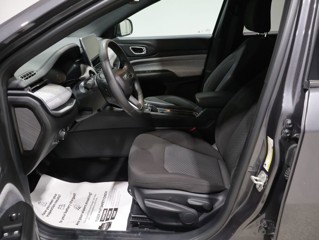 Used 2024 Jeep Compass Sport image 10