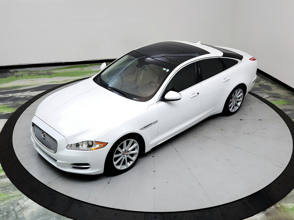Used 2015 Jaguar XJ RWD image 31