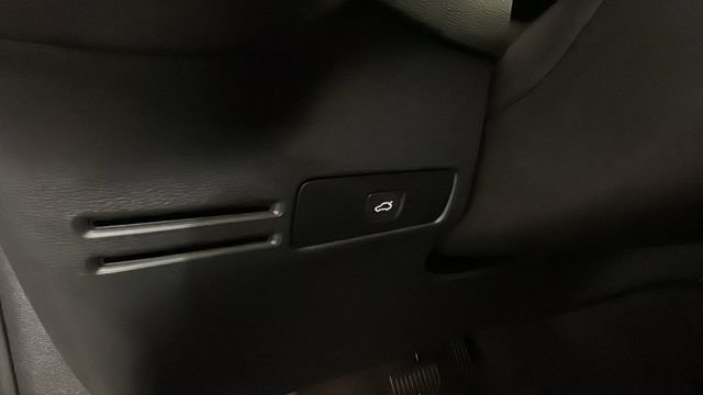Used 2023 Volvo XC40 Recharge Plus AWD/4WD image 19