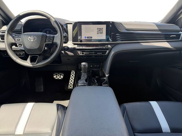Used 2025 Toyota Camry SE image 12
