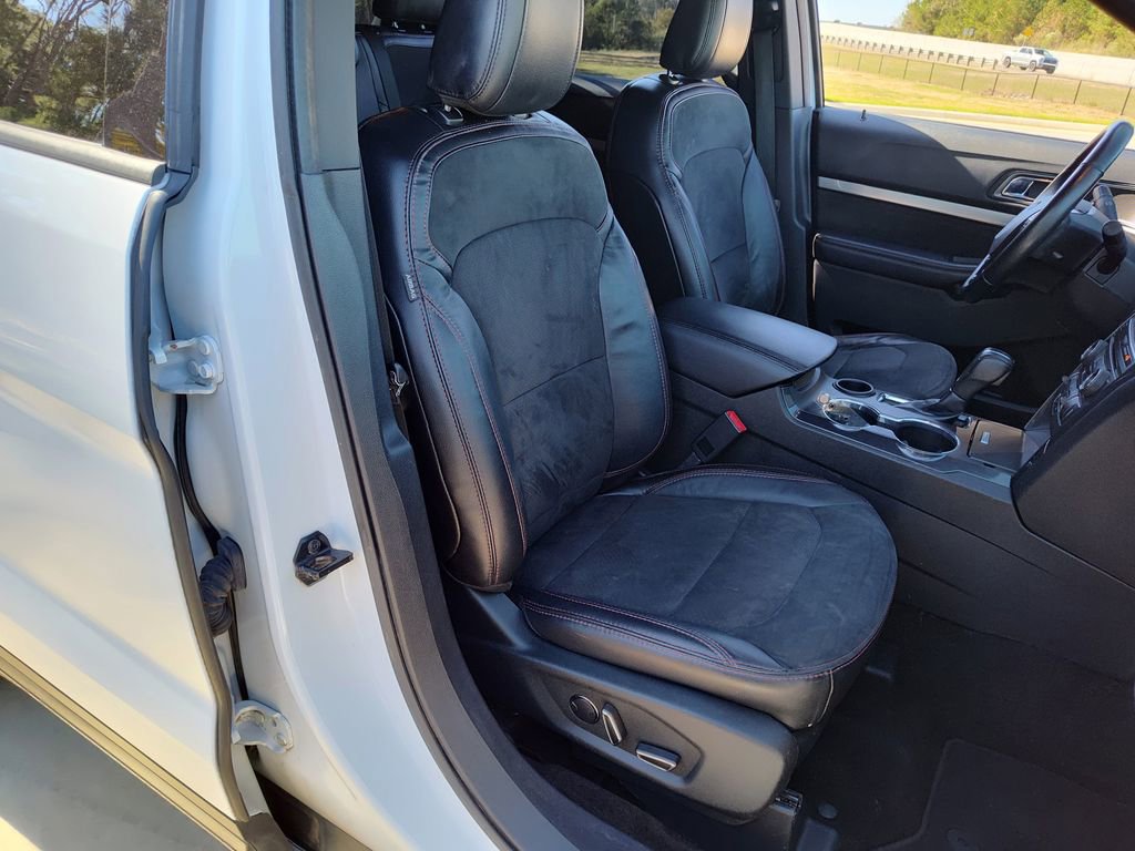 Used 2018 Ford Explorer XLT w/ Equipment Group 202A image 23