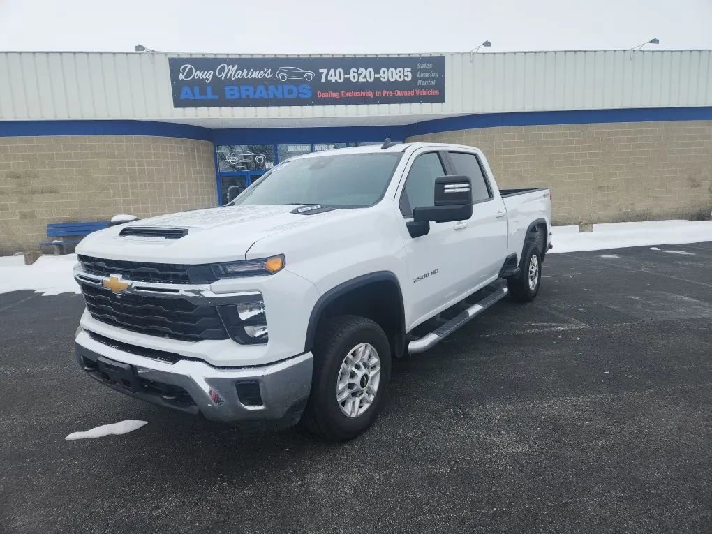 Used 2024 Chevrolet Silverado 2500 LT image 1