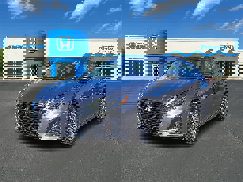 Used 2024 Nissan Altima 2.5 SV