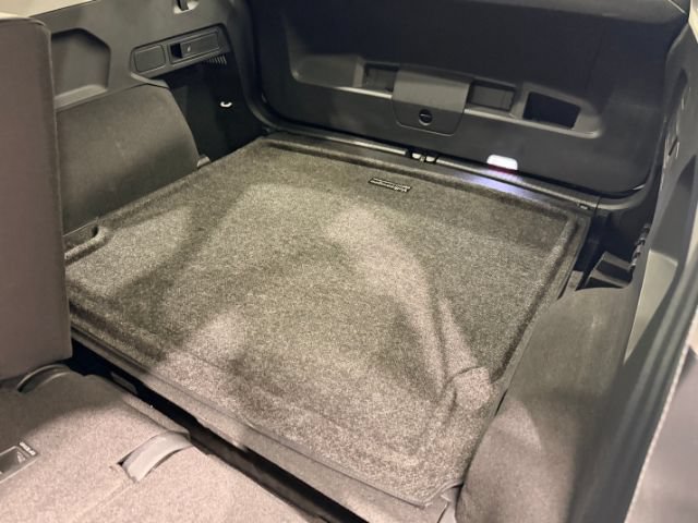 Used 2024 Volkswagen Tiguan SE AWD/4WD image 29
