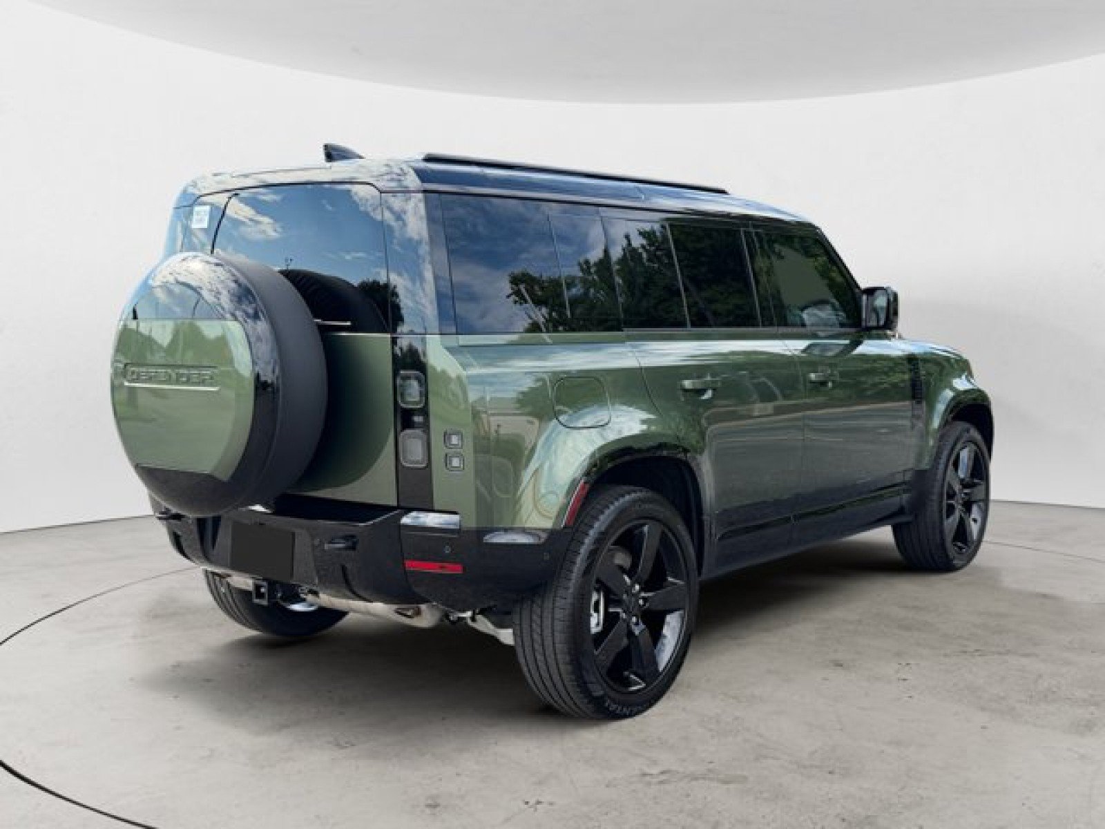 Used 2026 Land Rover Defender 110 X-Dynamic SE AWD/4WD image 4