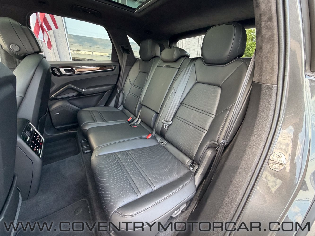 Used 2022 Porsche Cayenne GTS AWD/4WD image 39