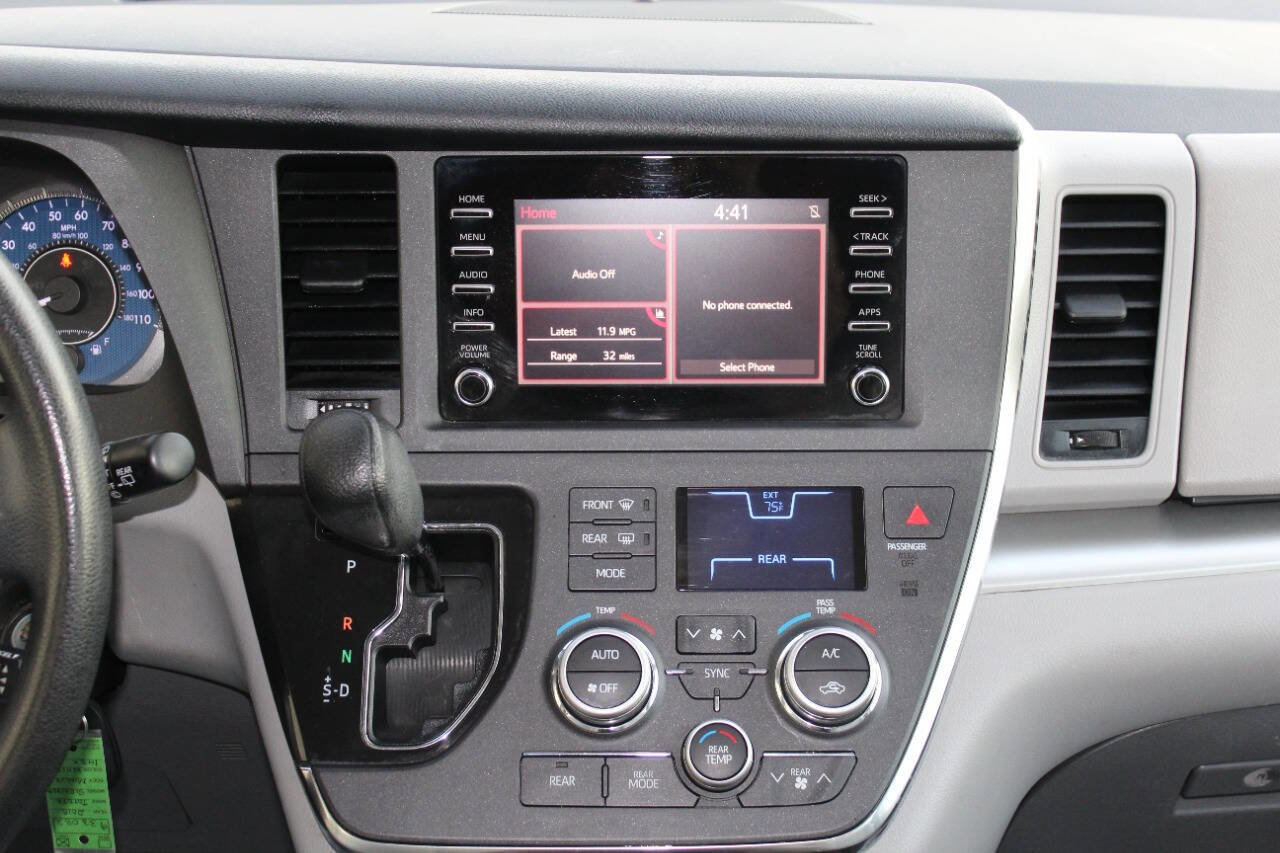 Used 2018 Toyota Sienna L image 20