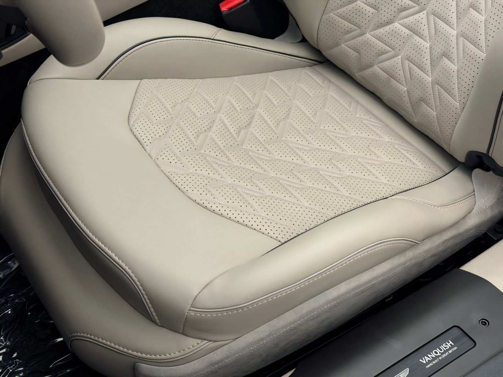 New 2026 Aston Martin Vanquish Convertible RWD image 7