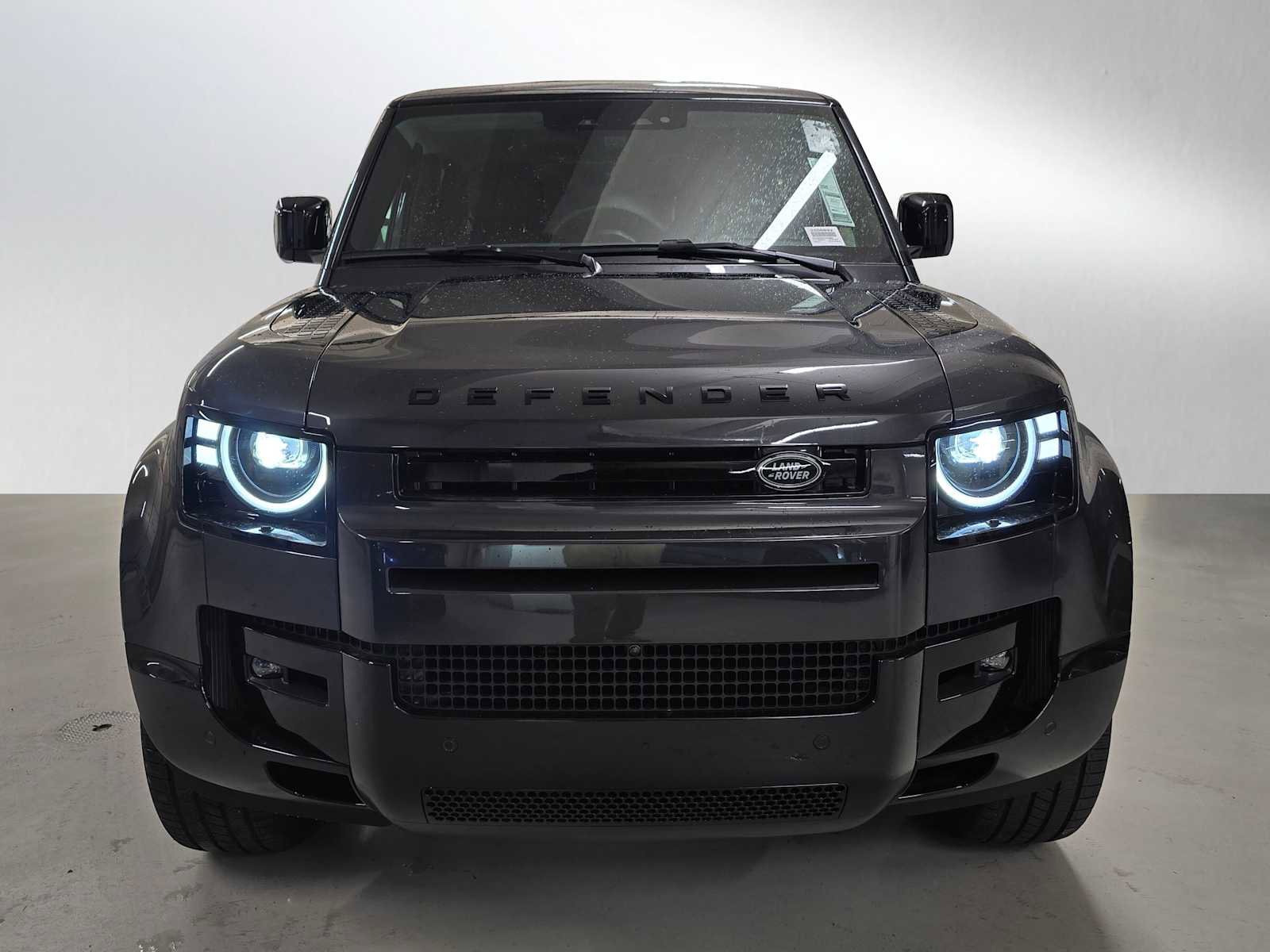 New 2026 Land Rover Defender 130 X-Dynamic SE image 8