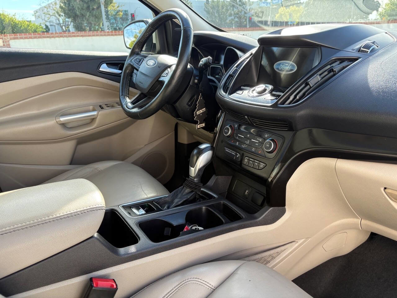 Used 2019 Ford Escape Titanium image 18