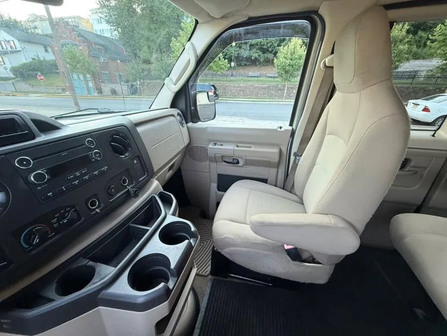 Used 2013 Ford E-350 and Econoline 350 XLT image 19