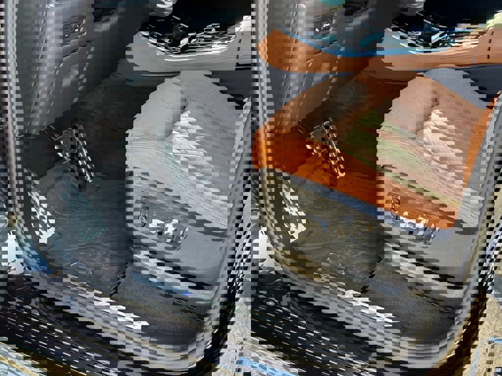 Used 2025 BMW X5 M60i image 27