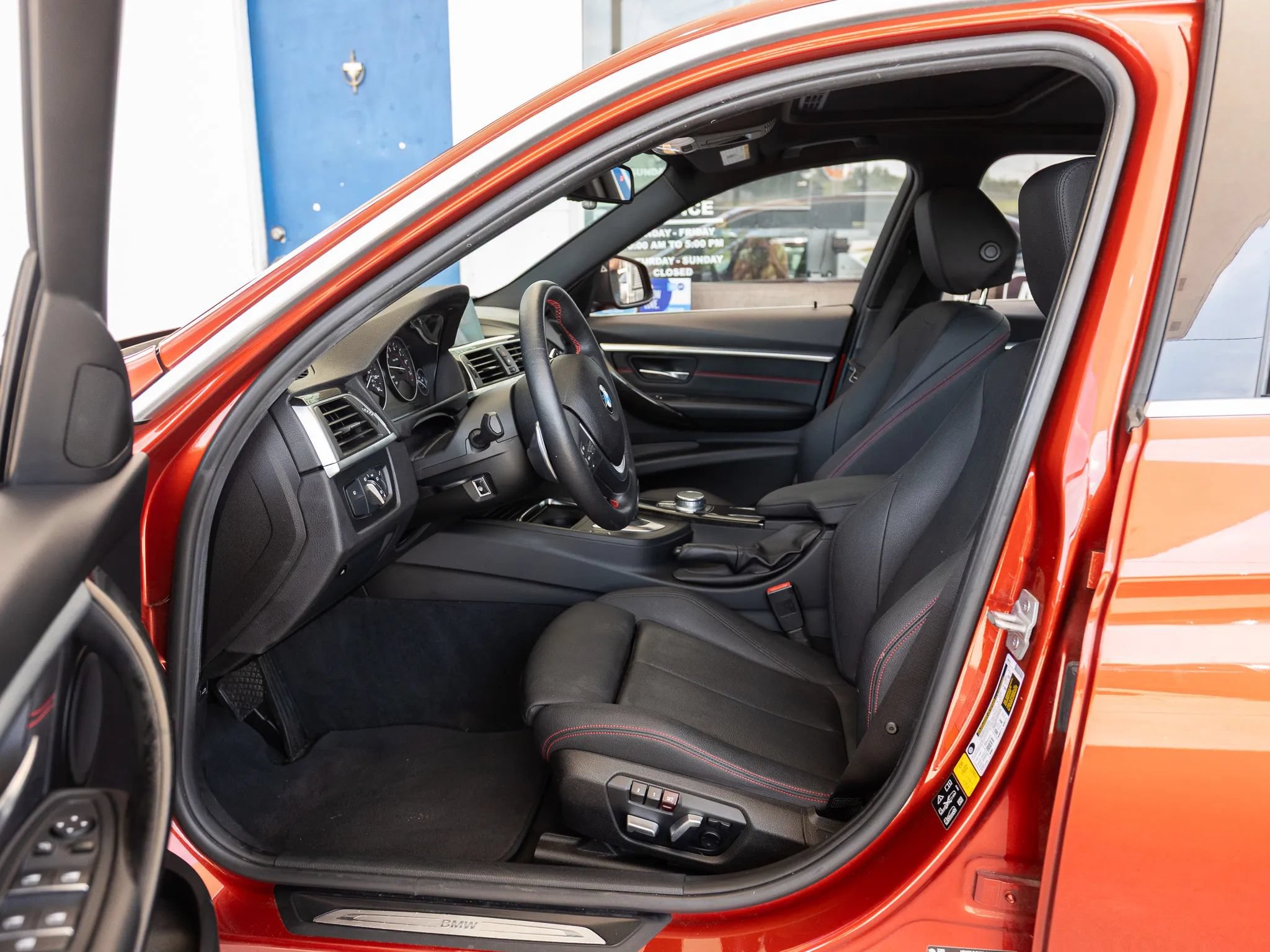 Used 2018 BMW 330i xDrive Sedan AWD/4WD image 18