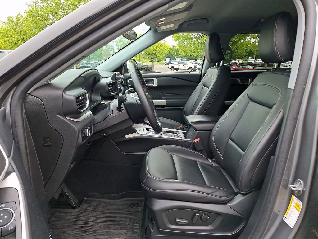 Certified 2023 Ford Explorer XLT w/ Equipment Group 202A AWD/4WD image 15