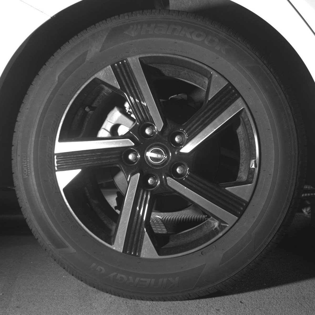 Used 2025 Nissan Sentra SV FWD image 15