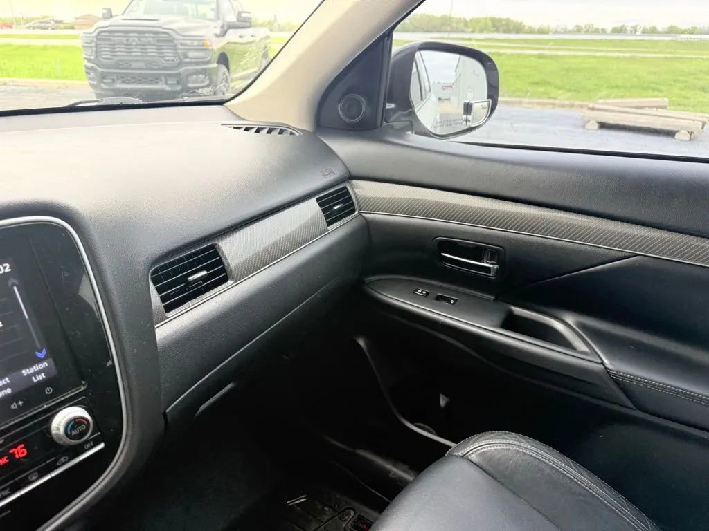 Used 2020 Mitsubishi Outlander SEL AWD/4WD image 16