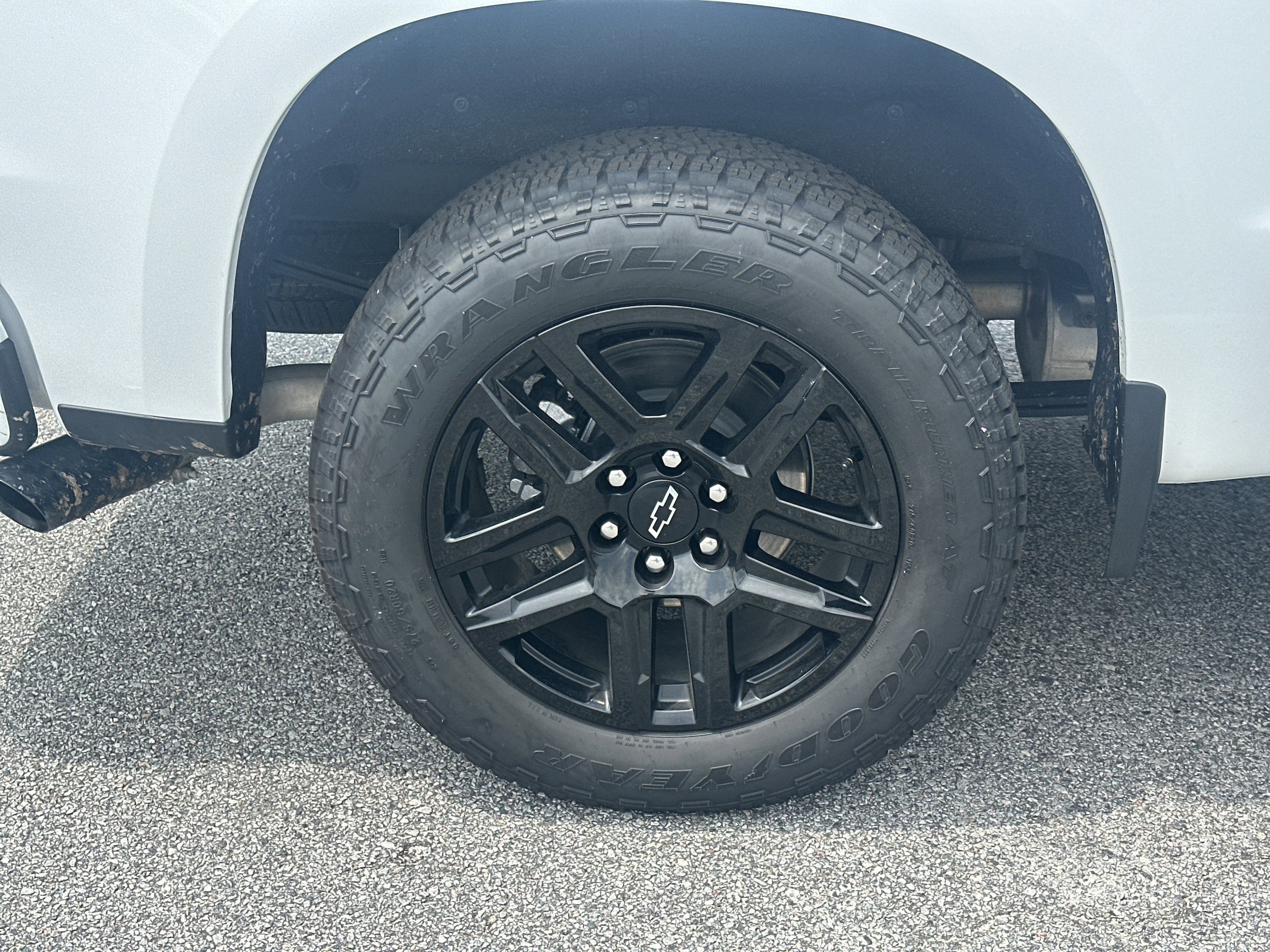 Used 2026 Chevrolet Silverado 1500 Custom w/ Turbomax Blackout Package AWD/4WD image 17