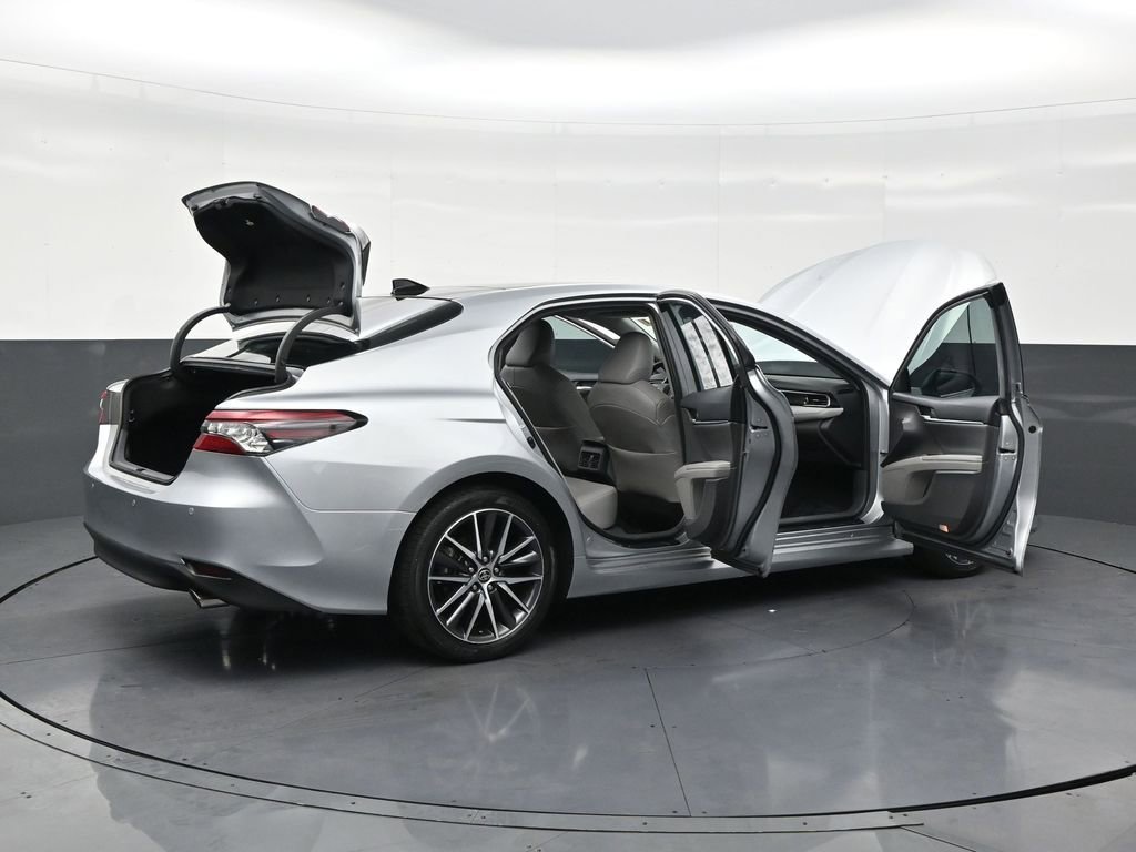 Used 2022 Toyota Camry XLE w/ Navigation Package FWD image 29