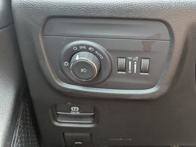 Used 2022 Jeep Grand Cherokee Overland AWD/4WD image 26