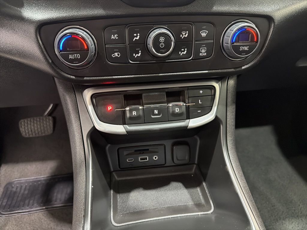 Used 2024 GMC Terrain SLT AWD/4WD image 20